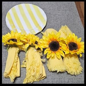 NWT Hobby Lobby Bundle  Sunflower Yellow Napkin Rings Set With Plate Settings